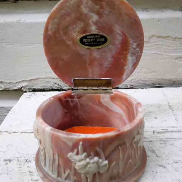 Beautiful Round Vintage Incolay Stone Carved Irises/Orchids Trinket/Jewelry Box - Picture 8 of 11